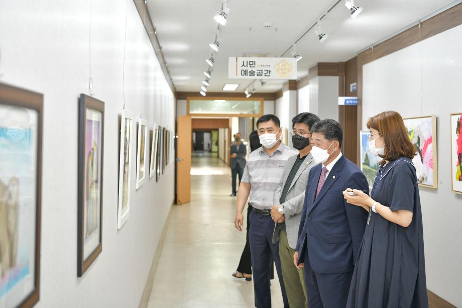 공주시의회, 시민예술공간 '아트 앤 아트' 전시 열려 이미지